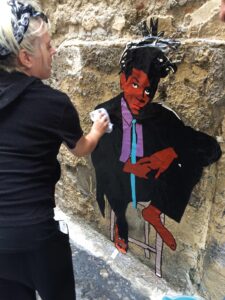 Roxy in the Box - Chatting, Vascio Art.