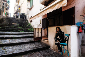 Roxy in the Box - Chatting, Vascio Art.