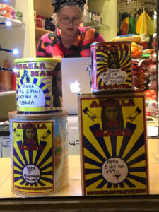 Mama the Veronnetta queen - Roxy in the Box