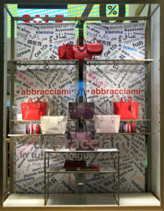 Hug me in all world languages – Roxy in the Box for Carpisa