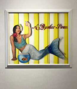 "A Popular Siren" Photography - digital processing - 118x100 cm - lenticular print - 2019. Roxy in the Box, PAN 2021-2022, Napoli.