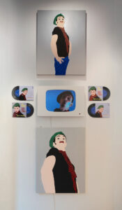 ROXY IN THE BOX - Social Pop Mirabilia, "T'aggia scassà 'o sanghe", 2 x acrylic paintings on canvas 80 x 60 cm, 1 x multilayer TV painted with water-based paint, 22'' monitor, 4' 33'' video, 37 x 57 x 9 cm, ed. 3 + 2 AP, 4 x 45 rpm vinyl records (not playable), digital printing, 18.3 x 18.3 cm, 2006/2024, ph. Francesco Squeglia